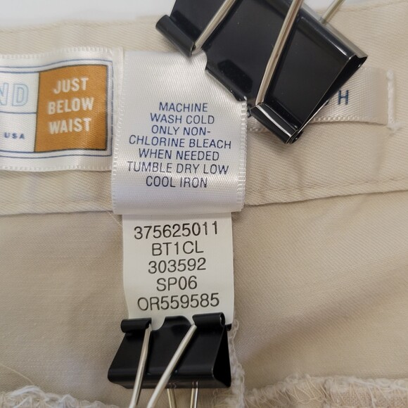 Old Navy Just Below the waist stretch khaki capris size 2 - Picture 8 of 10